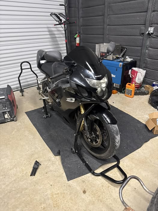 Fork Seal Service: 2005 Suzuki GSXR600